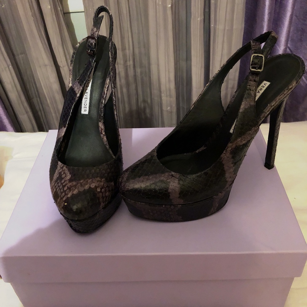 Vera wang pumps